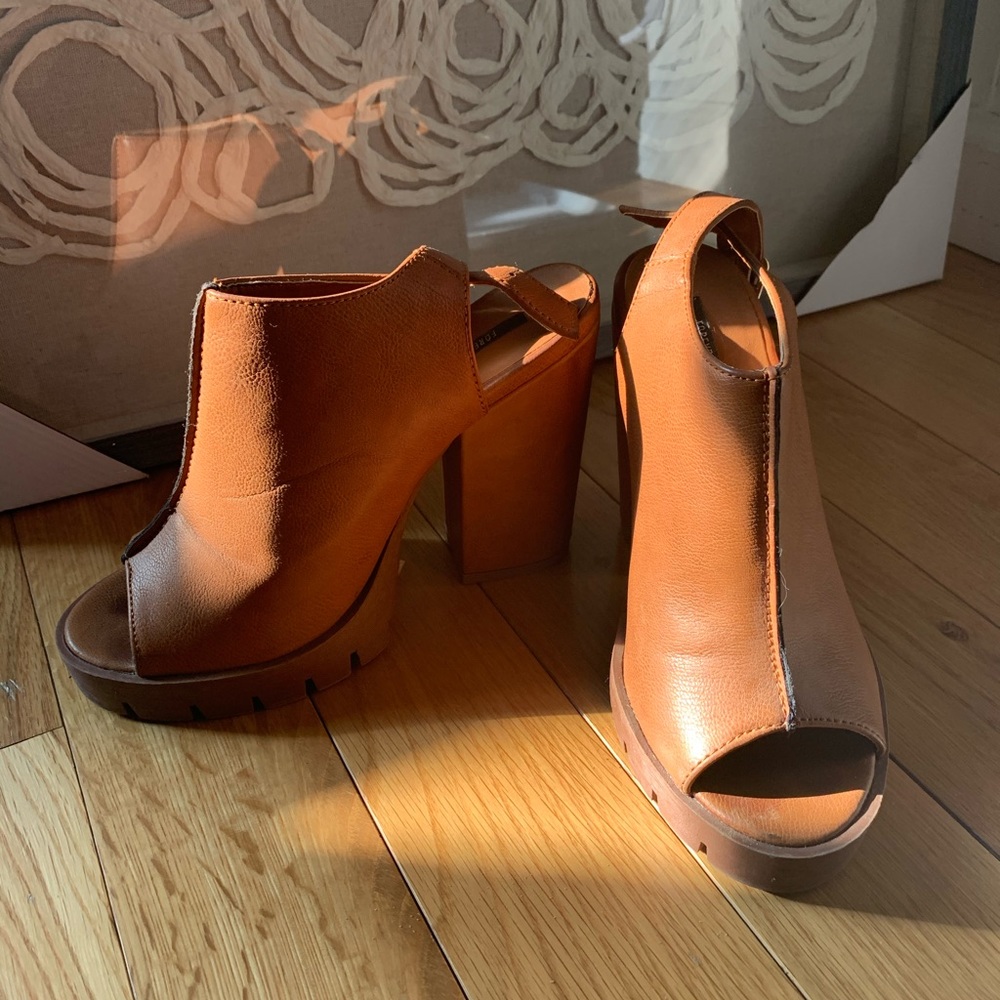 Camel block heel